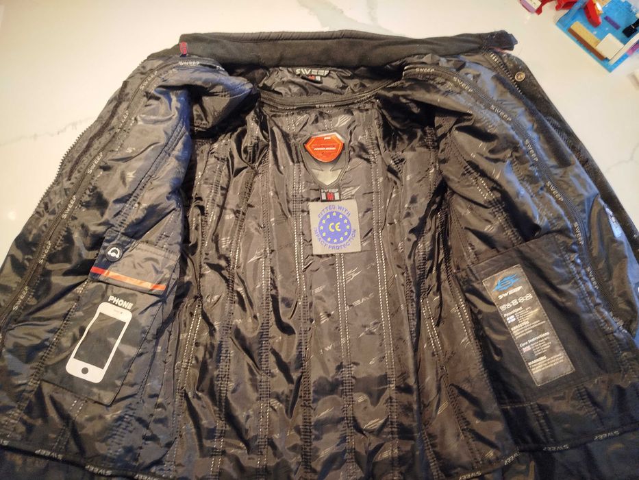 Casacos de mota Sweep, Casa das Peles