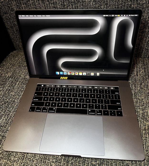 MacBook Pro 15” A1990 | 16gb | 256gb ssd | Radeon555X