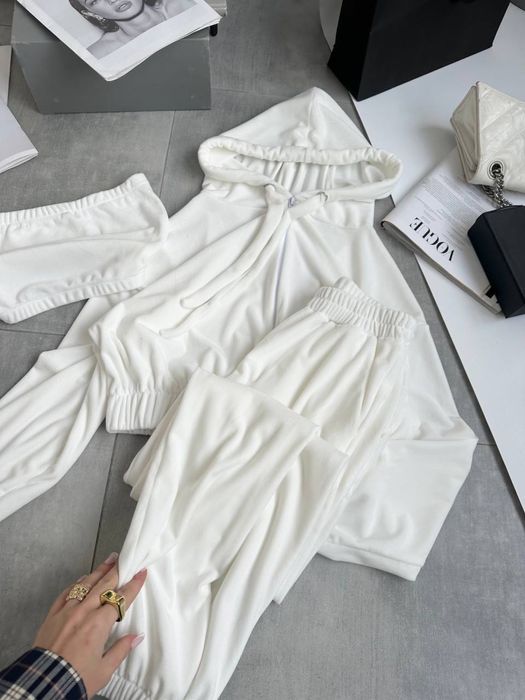 Крутий весняний костюм