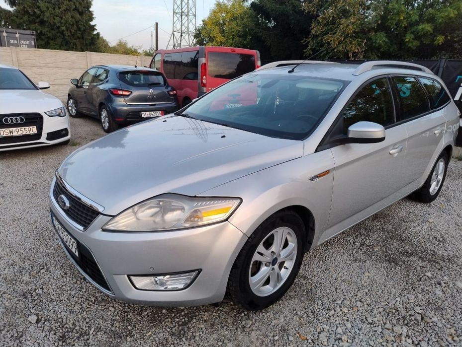 Ford Mondeo 2.0 140Km Klimatyzacja Hak Navi  Grzana szyba Czujniki parkowania