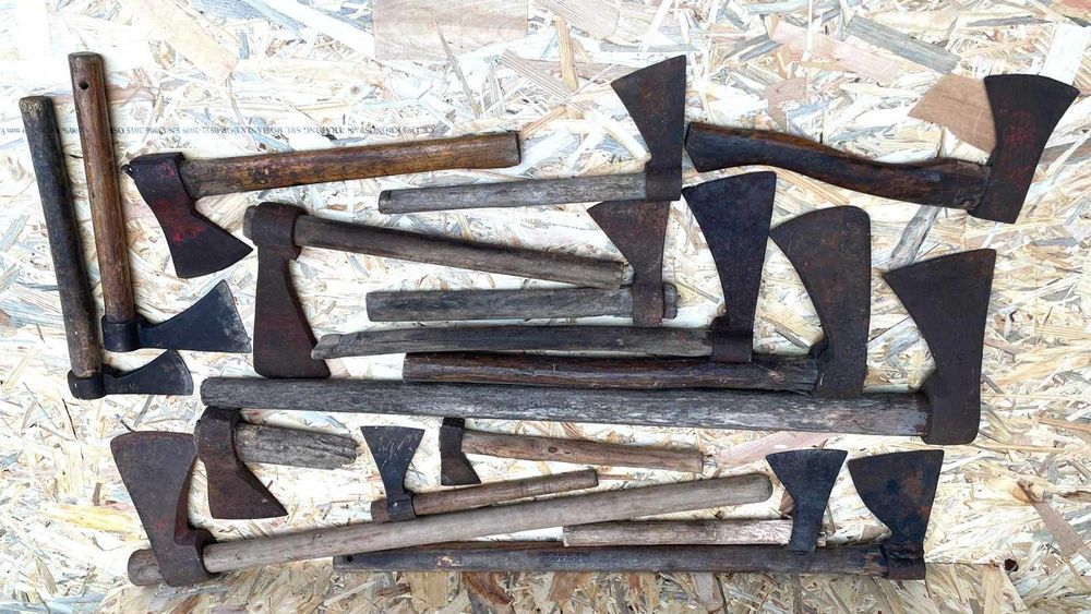 Ferrramentas antigas, machadas, 40 unidades 200,00€