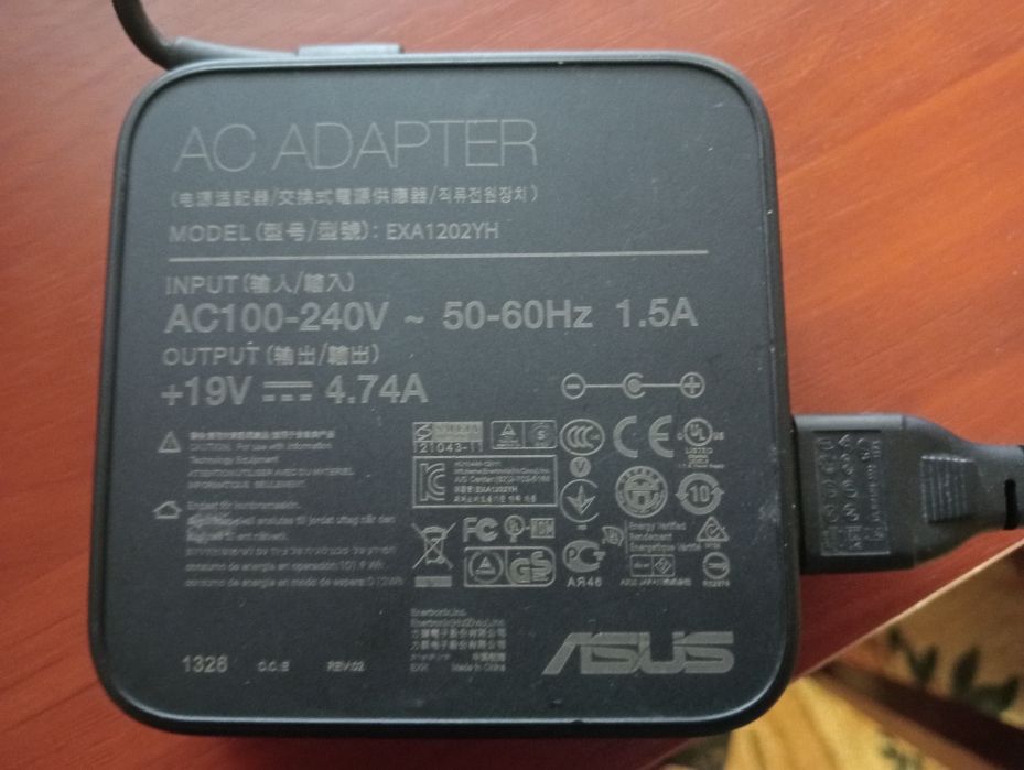продам ноутбук ASUS X75V , батарея на фото, поменять батарею стоит от