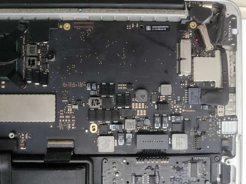 Ноутбук MacBook Pro 13,3" A1708 emc