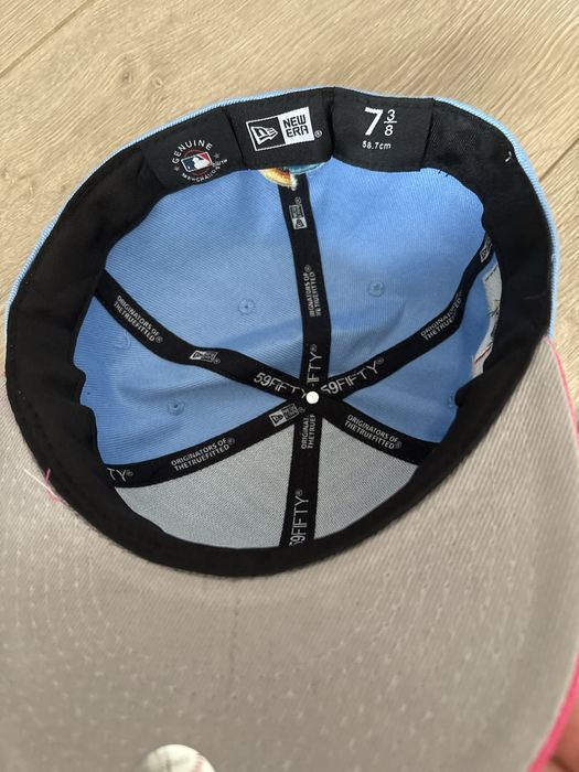 Czapka New Era.