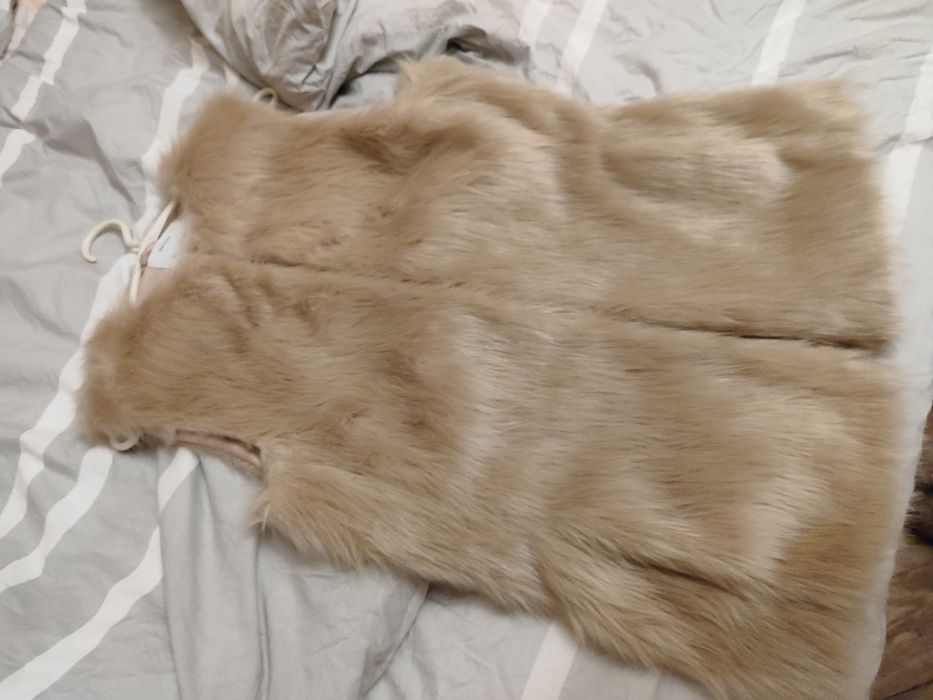 Nowe beżowe futerko bershka