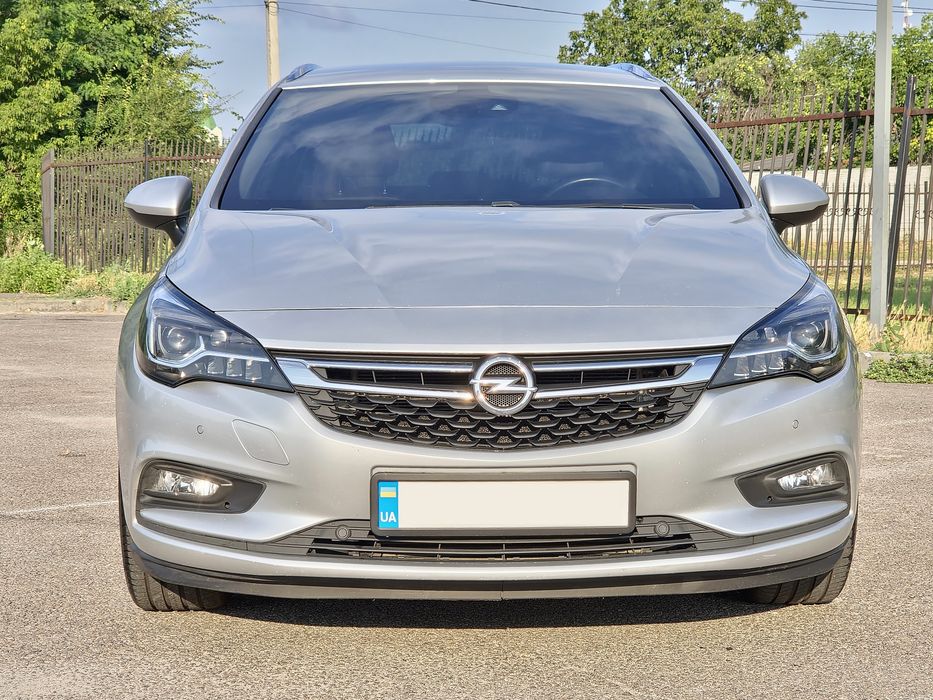 Opel Astra K Sports Tourer 1.6 CDTI AT — максимальна комплектація, 2017 рік, дизель 1.6 CDTI 136 к.с., класичний автомат Aisin.
