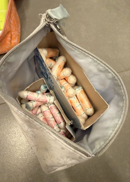 Szampon,  kremy, tampony