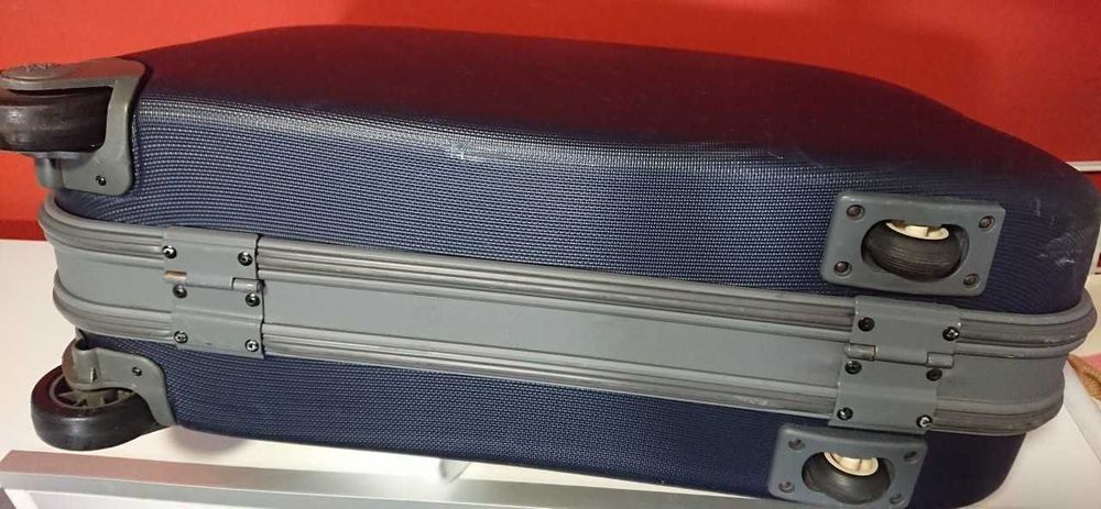 Mala de viagem (rígida) com 4 rodas (60x45x20cm)