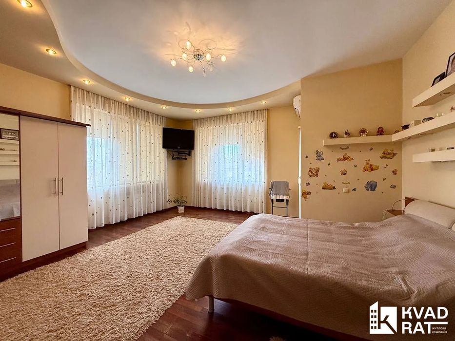 Продаж напівособняка 220м2 ,якісний будинок