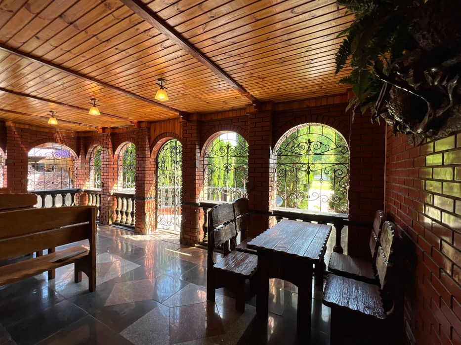 Продається ГОТЕЛЬНО-РЕСТОРАННИЙ комплекс ФАСАД 0,75 Га траса КИЇВ-ЧОП