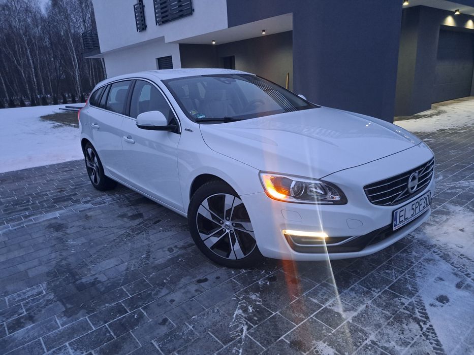 Volvo V60 D6 AWD Plug in Hybrid! Led! Bi-xenon! Navi!