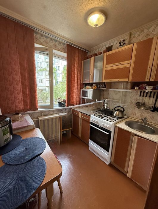 Продам 2/2/5 вул.Курсова 40.ЦЕНТР МІСТА