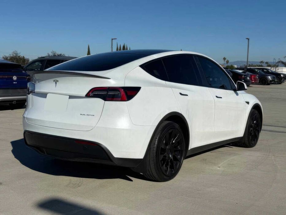 Tesla Model Y Long Range      2023