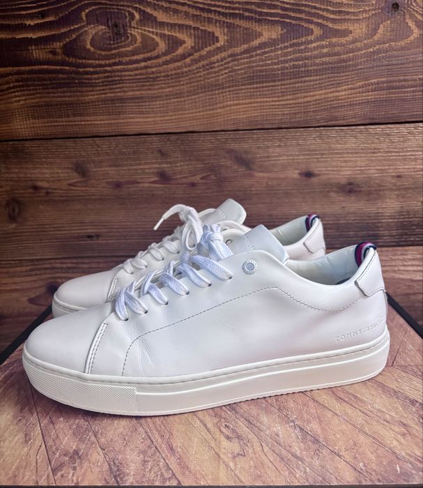 Tommy Hilfiger - męskie białe sneakersy 42