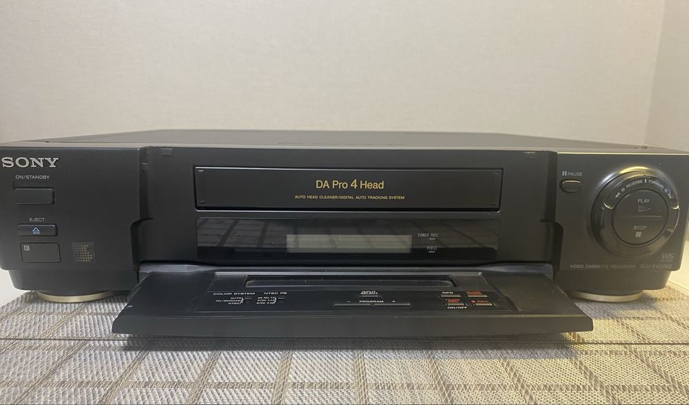 Відеомагнітофон Sony SLV-E450EE + оригінальний пульт
