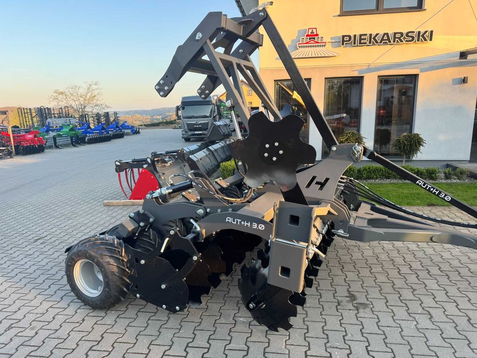 Agregat talerzowy uprawowo-siewny z wałem oponowym 3,0 m AUTW Helagro