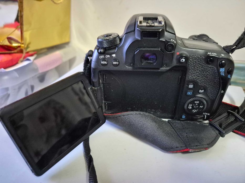 câmara digital canon 77D