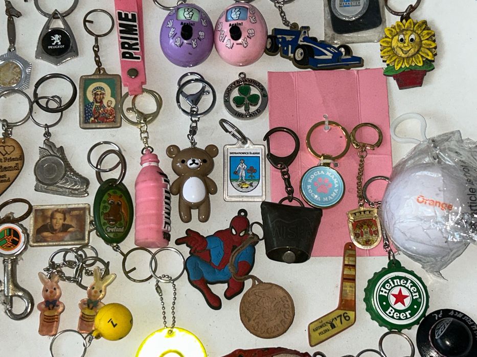 Zestaw BRELOKÓW,wpinek - 74 sztuki !