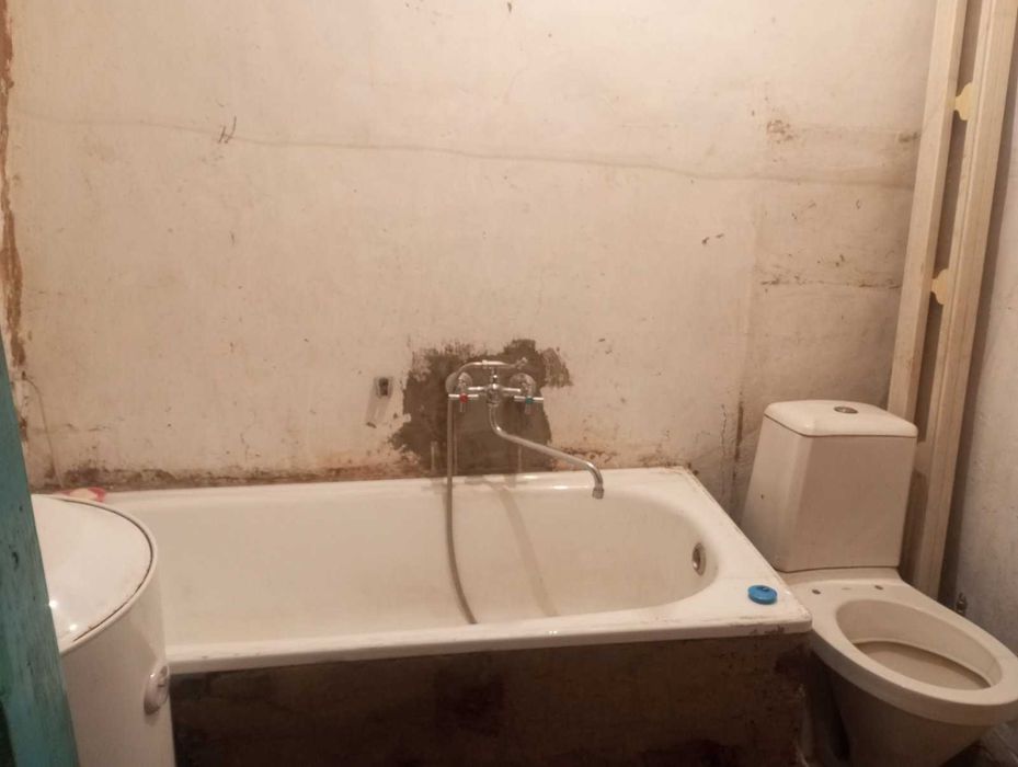 Продам затишний Будинок в центрі села ціна договірна