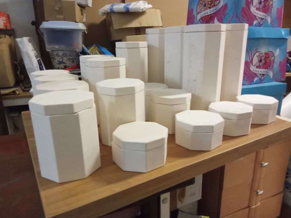 Faixas em chacota de faiança para pintar são vinte