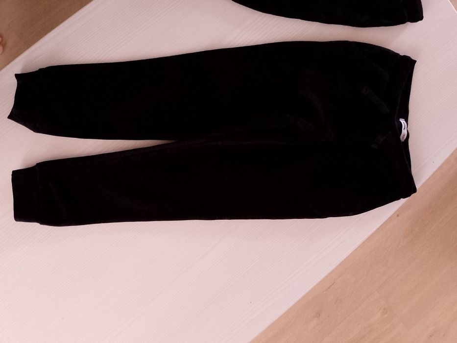 Spodnie dresowe r. 128