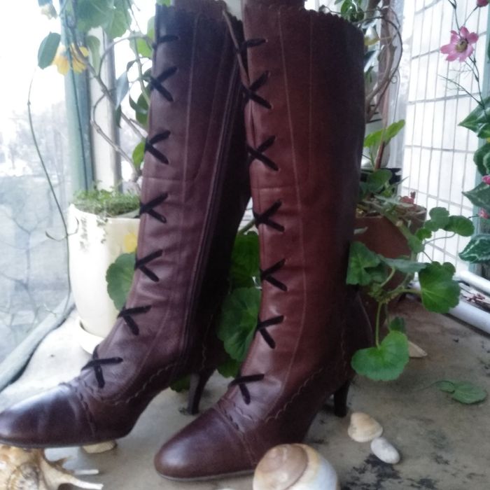 Чоботи цікаві,натуральна шкіра..