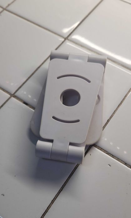 Suporte ajustável para telemóvel