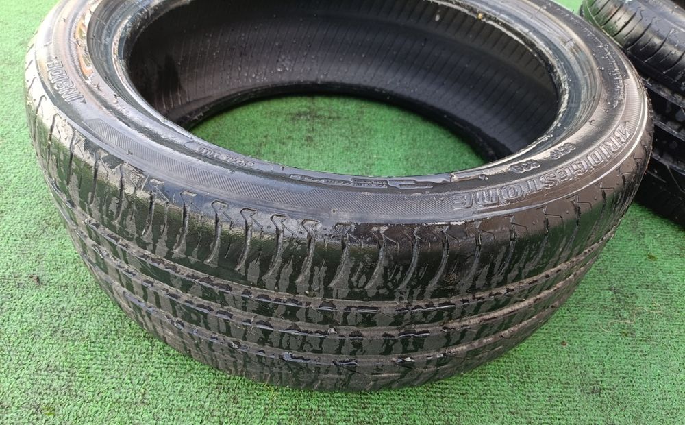 Dois Pneus usados da Bridgestone