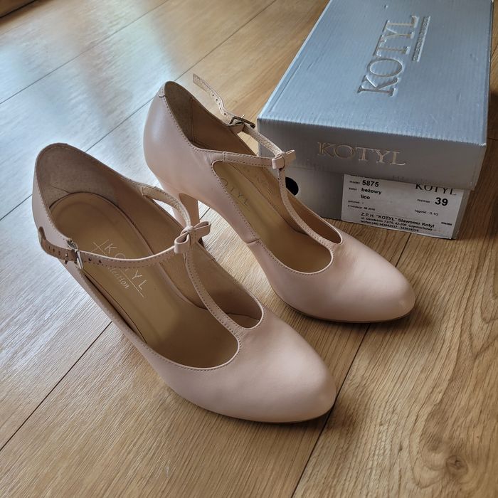 Buty na obcasie Kotyl r. 39