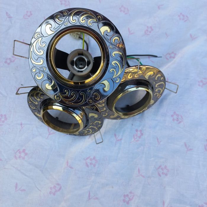 Продам світильник точечний