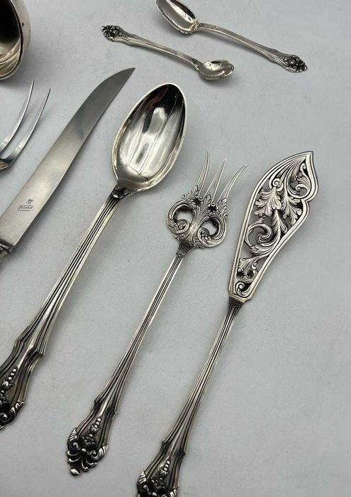 Faqueiro Completo de 12 Pessoas em Prata Portuguesa Antiga