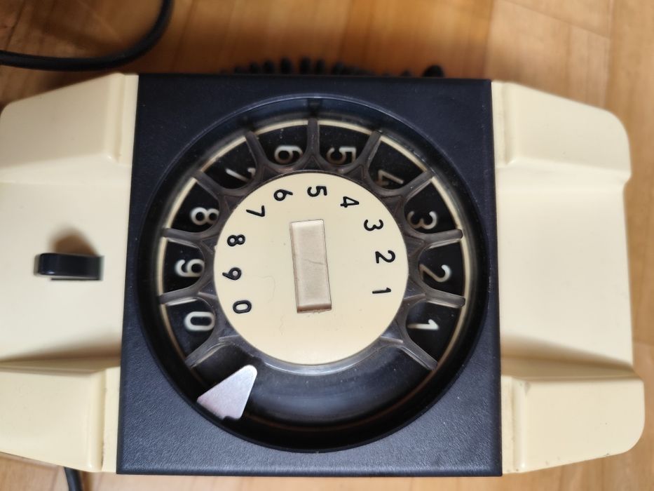 Telefon stacjonarny lata PRL Bratek 271A