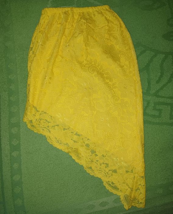 Літній яскравий костюм 2-ка топ і спідниця
топ і спідниця


Майже нови