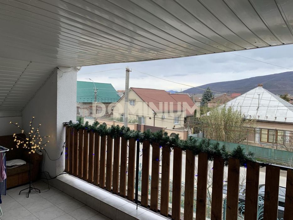 Комфортний будинок для життя і бізнесу у Виноградові