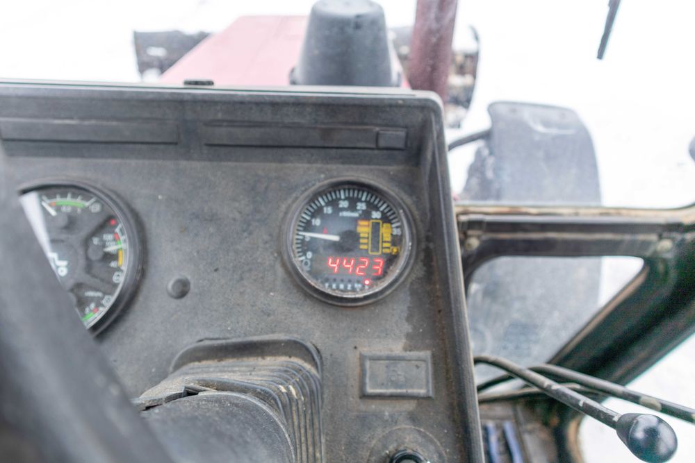 Ciągnik Belarus MTZ 820 + pług do śniegu 2010 r.