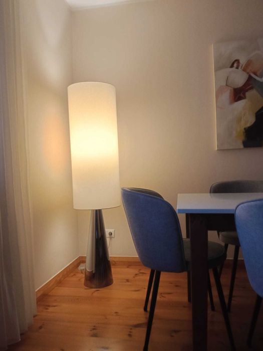 Lampa stojąca podłogowa