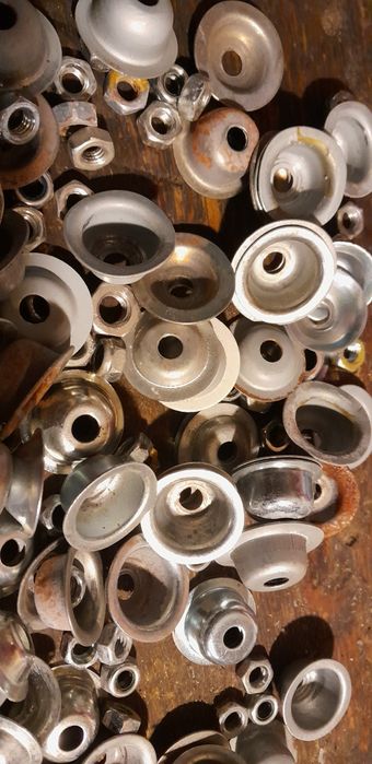 Zestaw śrub nakrętek i podkładek
Waga około 2 kg
Stan jak na zdjęciach