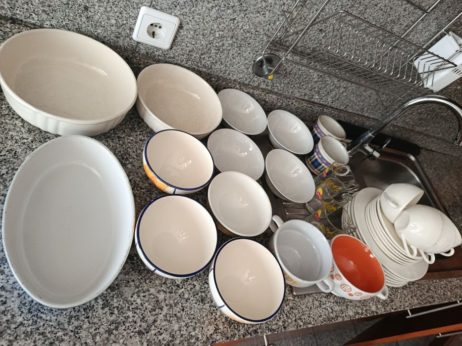 Louça cozinha.  Tudo 25 euros.