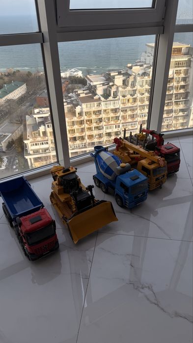 Машина  Bruder   Бетономешалка, Бульдозер, Самосвал.