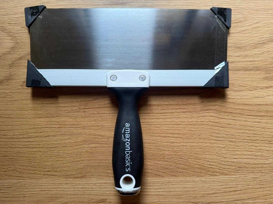 Szeroka szpachla do gładzi sztablatury ze stali, ergonomiczna, 254 mm