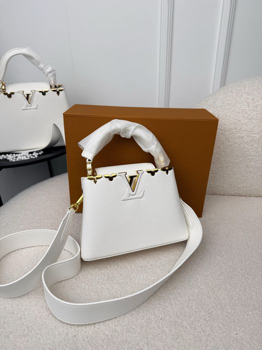 Сумка Louis Vuitton Capucines White