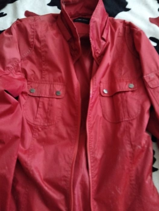 Parka vermelha em bom estado