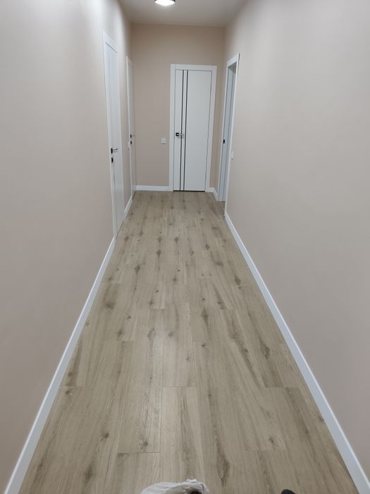 Монтаж ламінату  , монтаж плінтуса Укладання вінілу  Встановлення плін