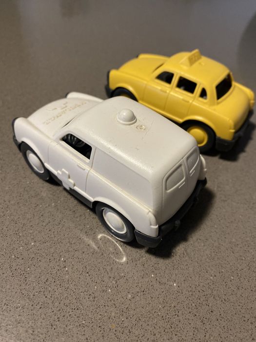 Carros de brincar 100% reciclado