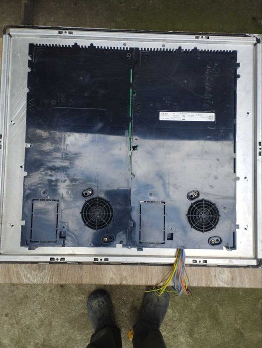 Індукційна варильна поверхня фірми;"AEG" модель:HE 634250XB.