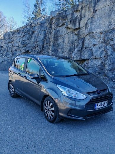 Форд B-Max - Сімейне економічне авто.