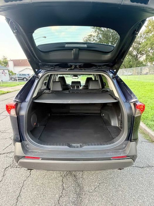 Toyota RAV4 Limited      2019