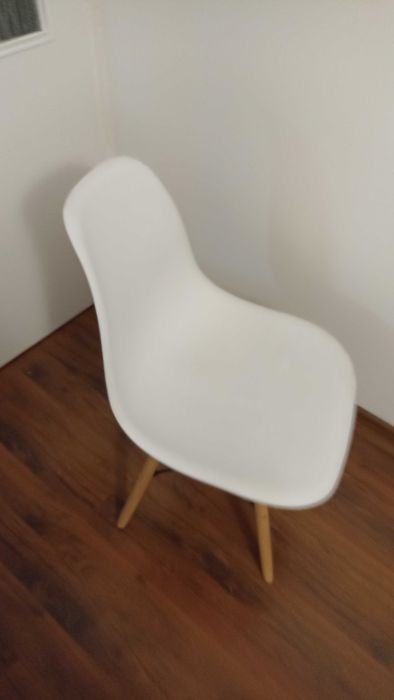 Krzesła białe Ikea