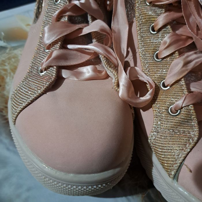 Buty sportowe 36 pudrowy róż z błyszczącymi ozdobami stan bdb