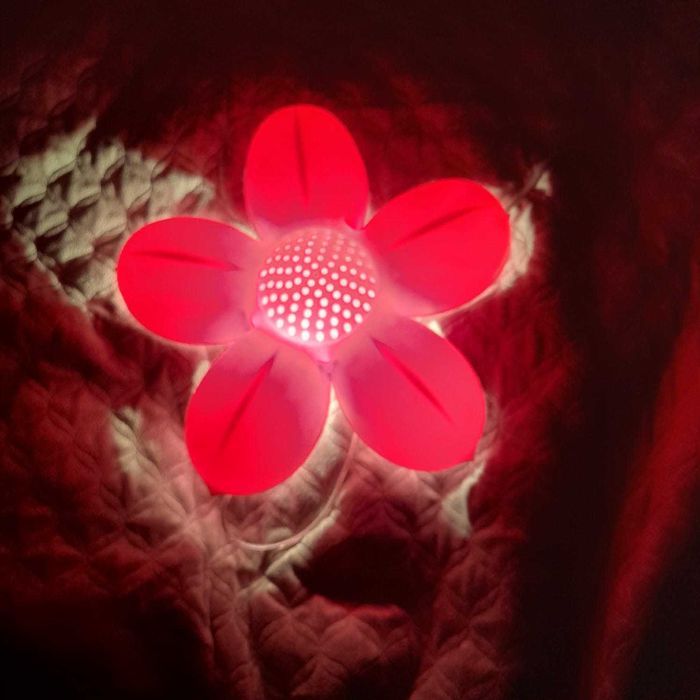 różowa Lampa kwiatek IKEA